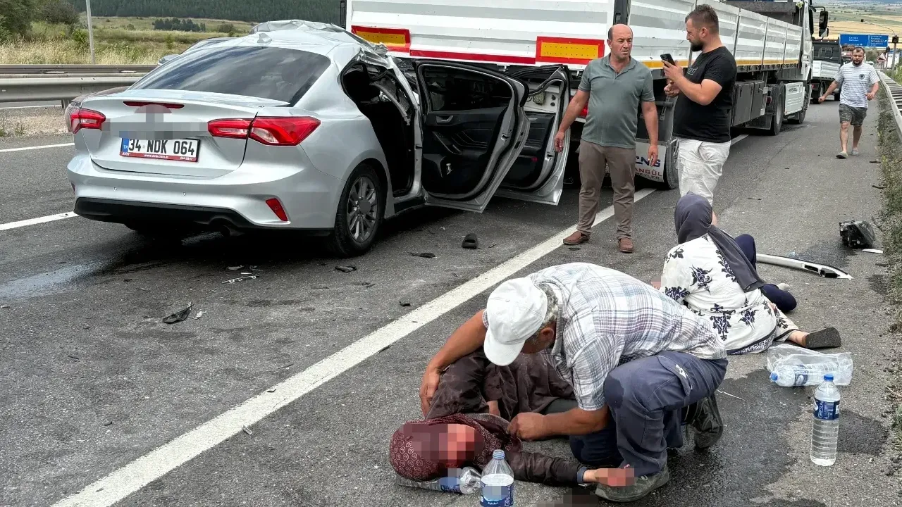 O ilimizde feci kaza: 1 ölü, 8 yaralı