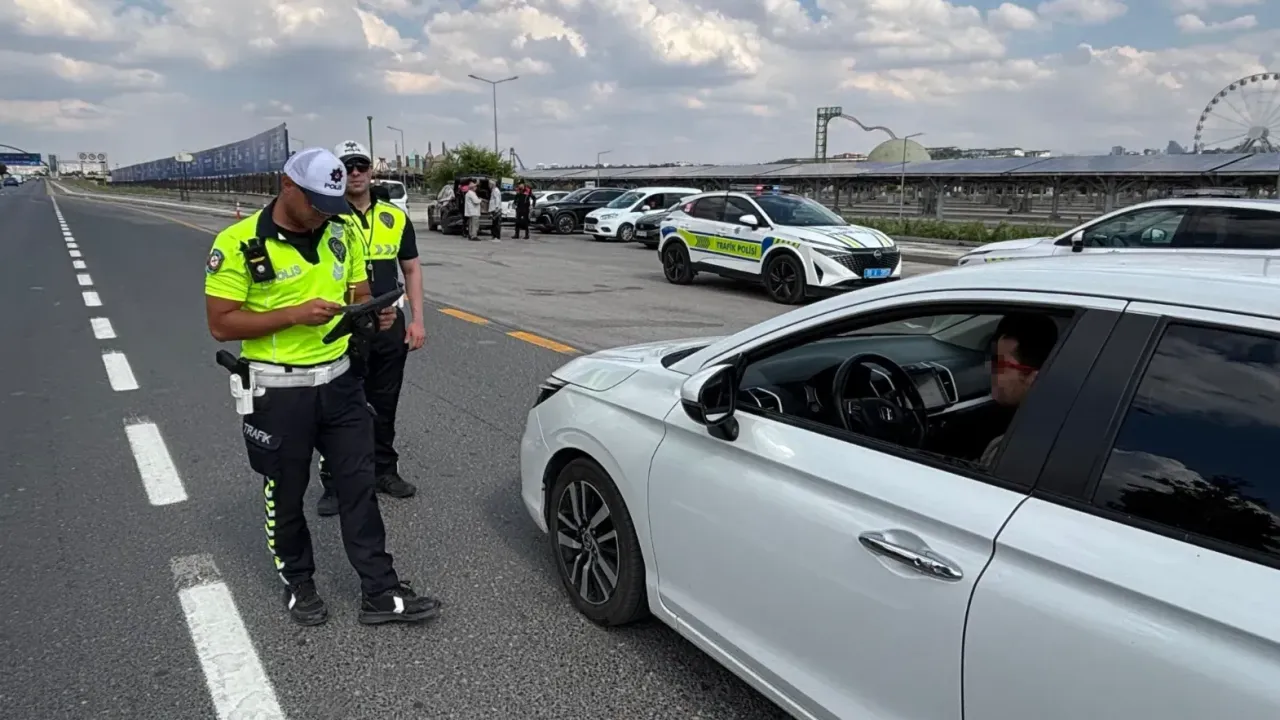 Ankara'da NATO Zirvesi kapsamında asayiş ve trafik denetimleri tüm hızıyla devam ediyor