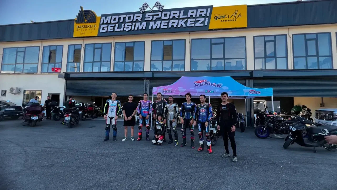 Milli motosikletçiler ve oyuncu Kıvanç Tatlıtuğ Kocaeli'de piste çıktı