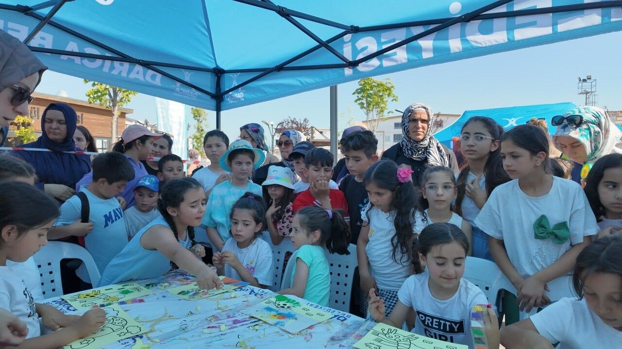 Bu otobüs ile mahalle şenlendi