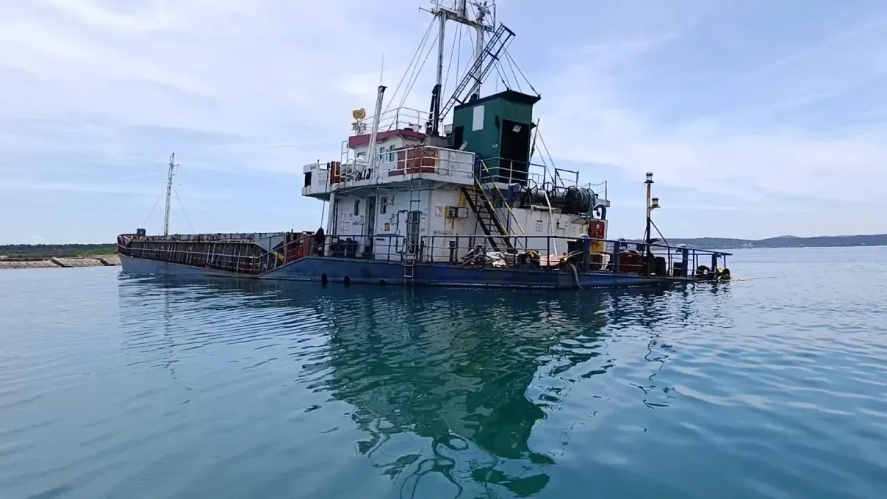 Kandıra’da Karaya Oturan Gemi Satışa Çıkarılıyor