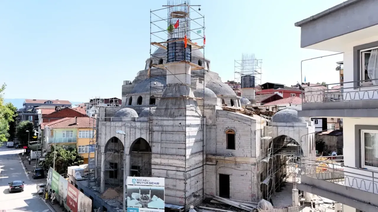 Kuruçeşme Merkez Cami gün sayıyor