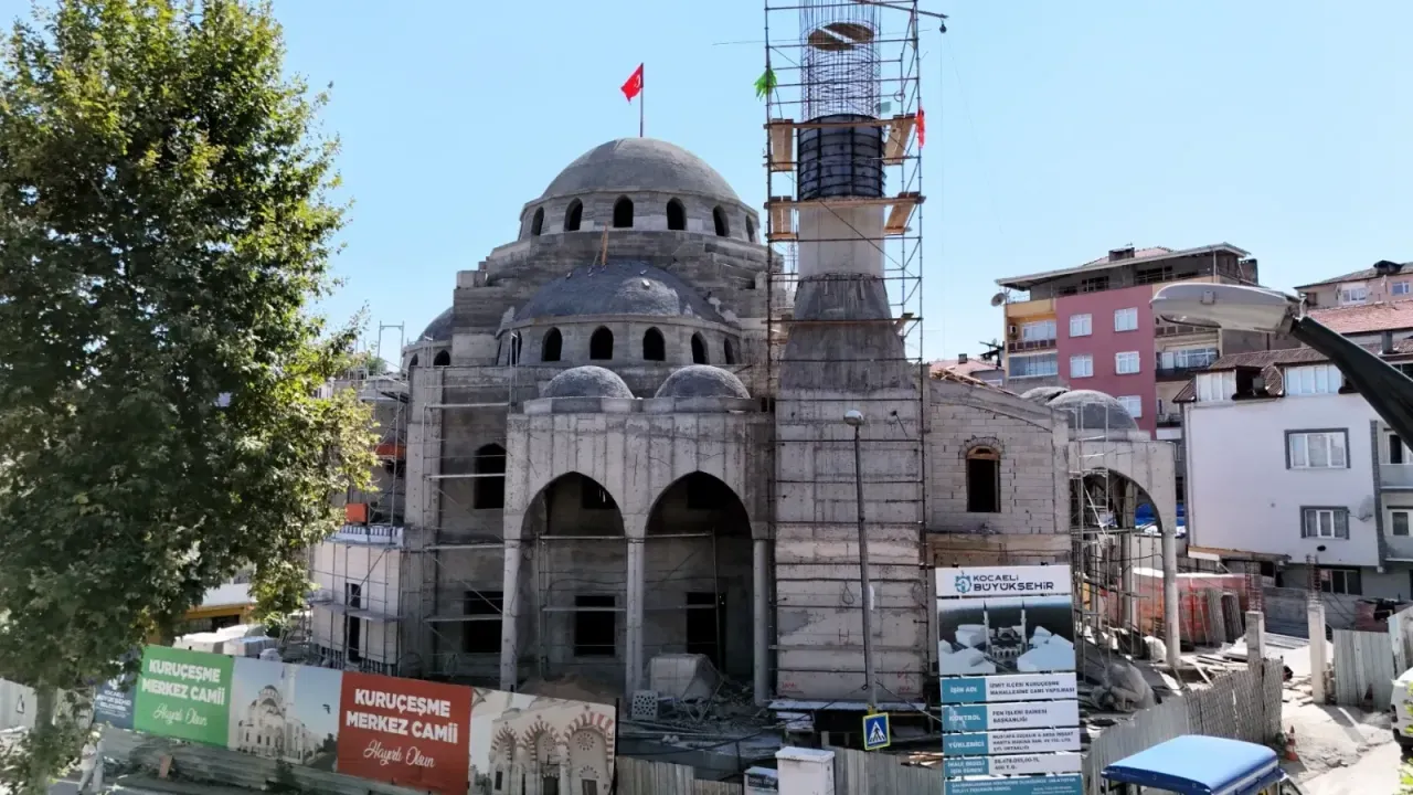 Kuruçeşme Merkez Cami gün sayıyor