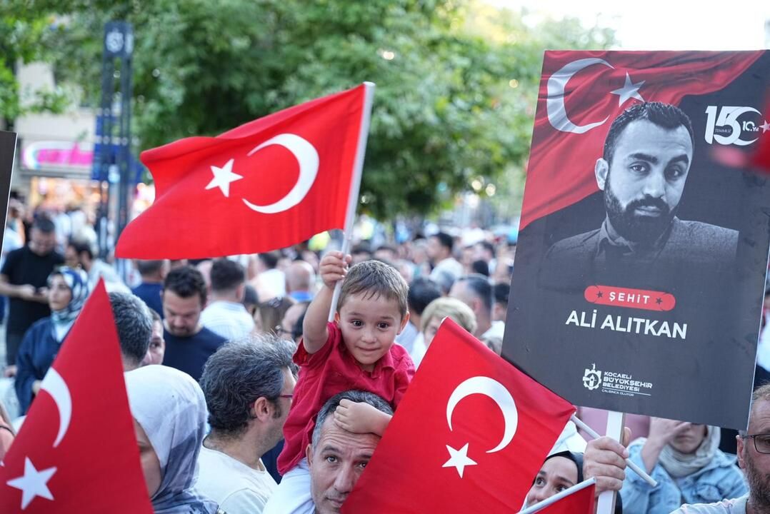 Kocaeli kol kola girdi, tek yürek oldu;