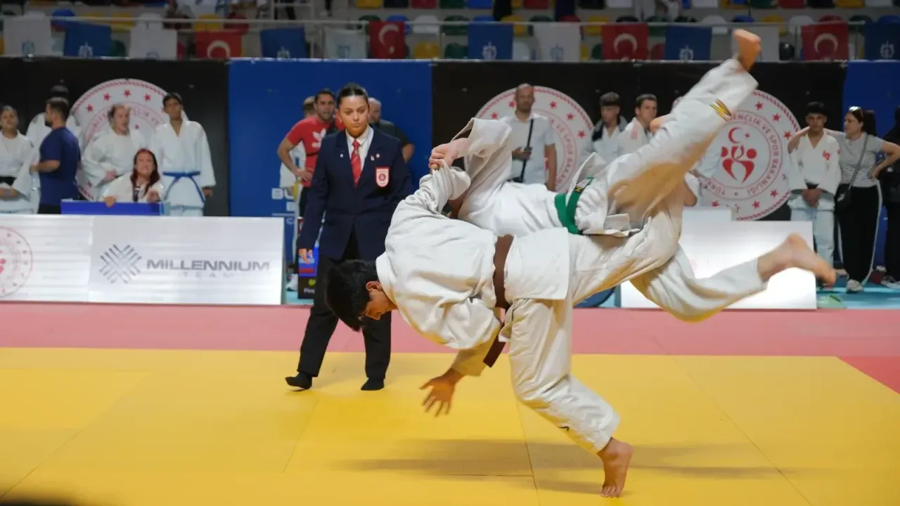 18 ülkeden bin 626 judocu Kocaeli'de tatamiye çıktı