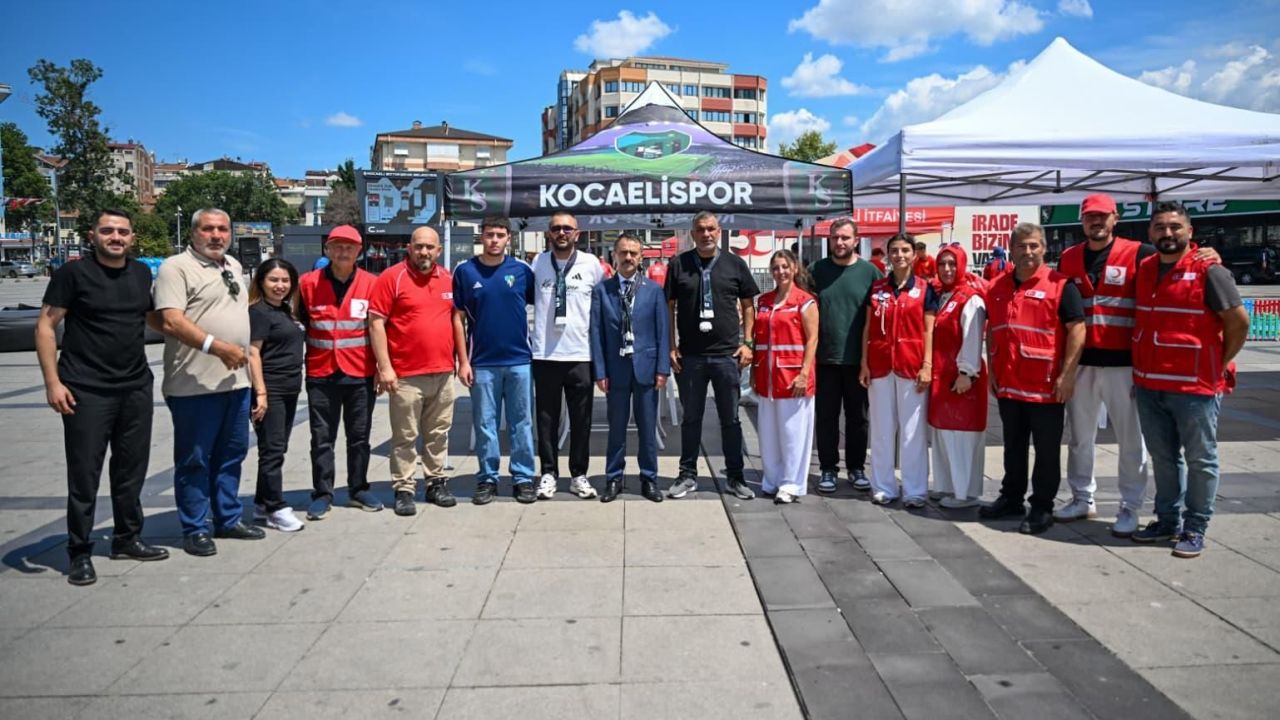 Vali İlhami Aktaş, Kan Bağışı Alanını Ziyaret Etti