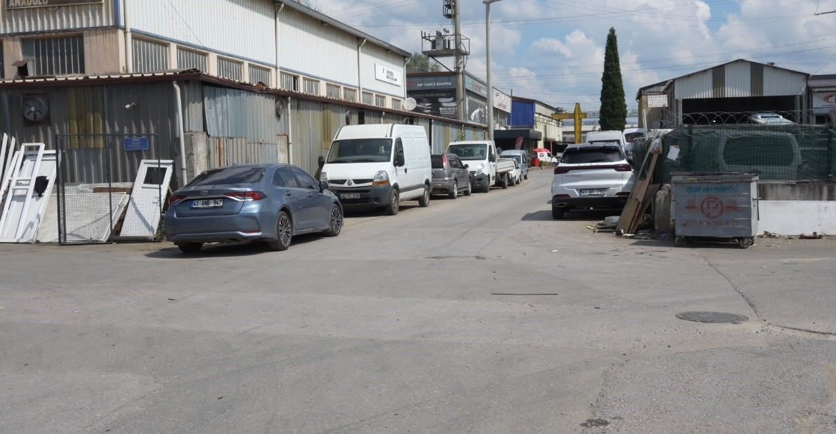 İzmit'te bu sokak alarm veriyor! Her hafta kaza oluyor
