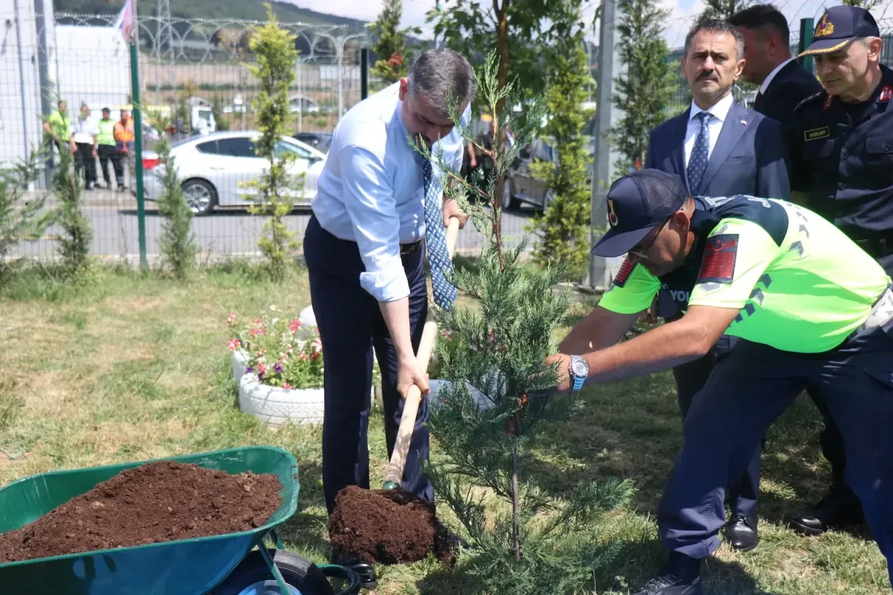 Bakan Çiftçi Kocaeli’den duyurdu: Sokak hayvanları için yeni hedef açıklandı