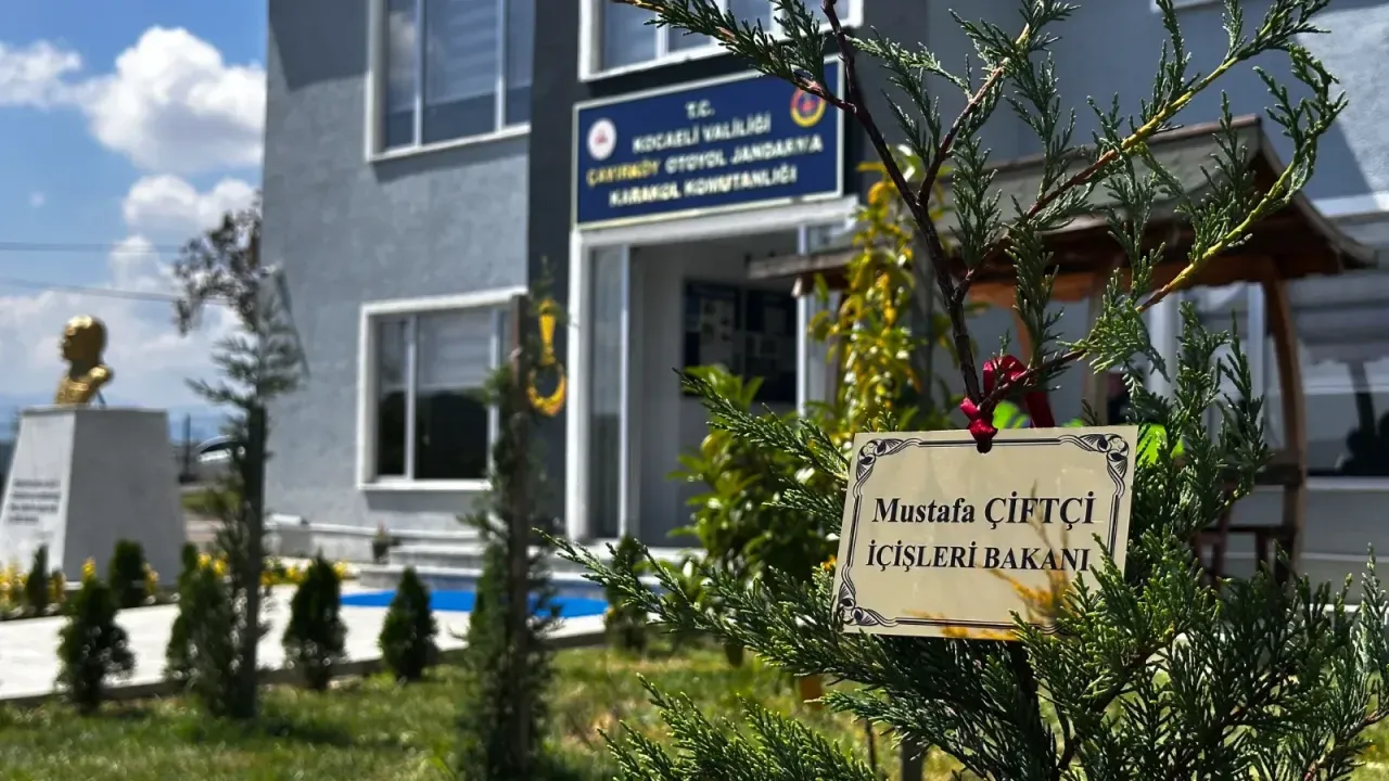 Bakan Çiftçi Kocaeli’den duyurdu: Sokak hayvanları için yeni hedef açıklandı