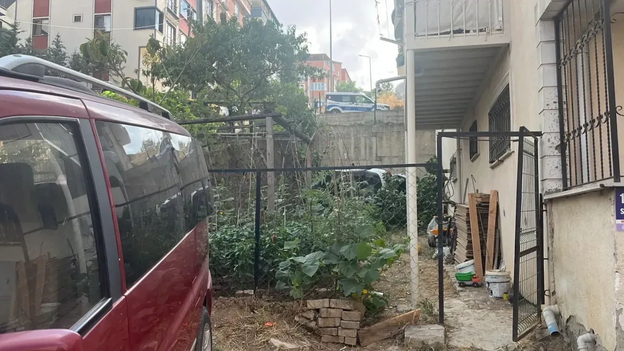 Gebze’de mucize kurtuluş! 5 metreden düşen araçtan sağ çıktılar