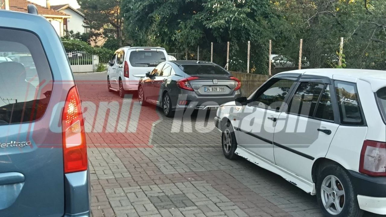 Körfez’de vatandaş isyan etti: “Bu caddeden ambulans nasıl geçsin?”