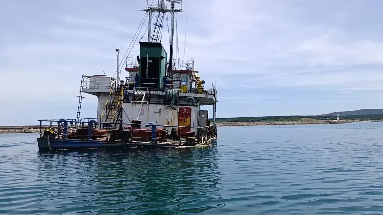 Kandıra’da Karaya Oturan Gemi Satışa Çıkarılıyor