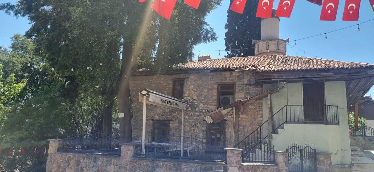  İzmit'in Tarihi Yumurtacı Camii 2 Yıldır Kaderine Terk Edildi