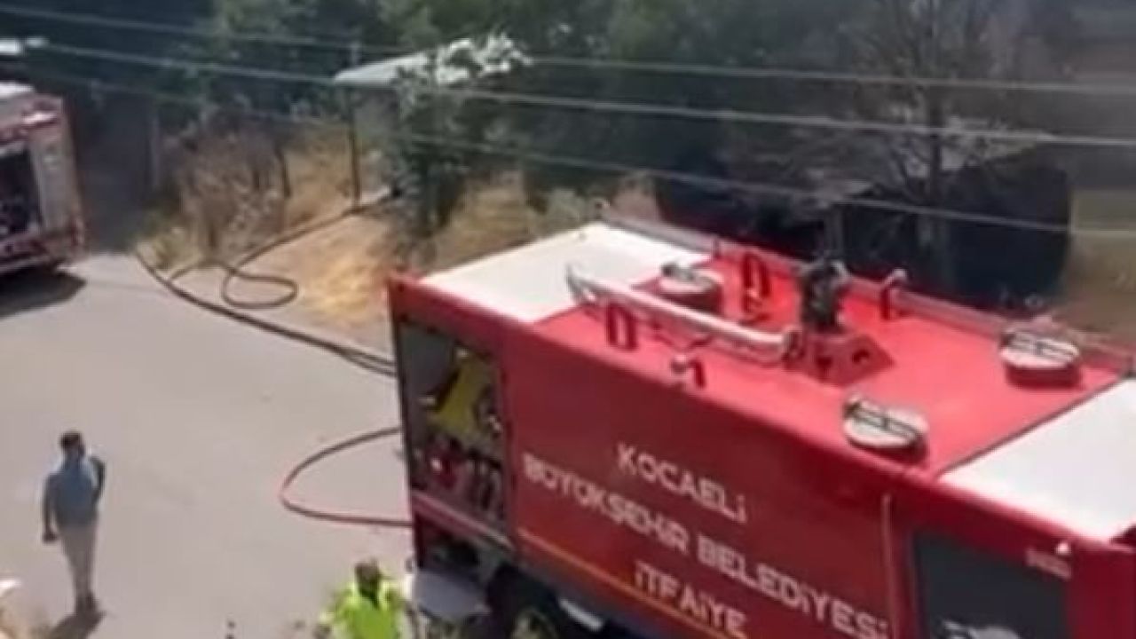 Otoyol kenarında başlayan yangın büyüdü! Ekipler seferber oldu