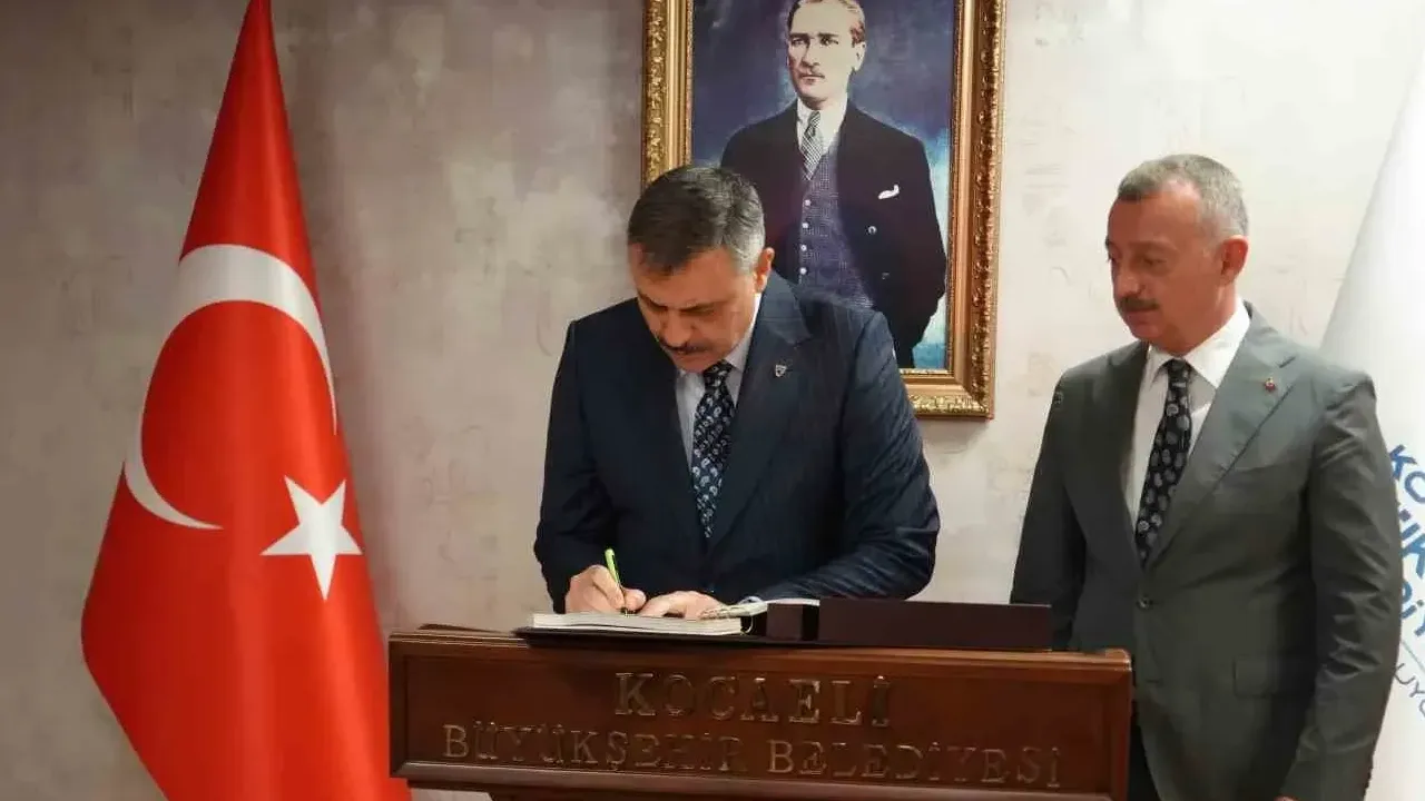 Bakan Çiftçi’den Kocaeli’de akvaryum ve kütüphane ziyareti