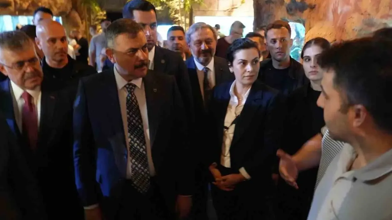 Bakan Çiftçi’den Kocaeli’de akvaryum ve kütüphane ziyareti