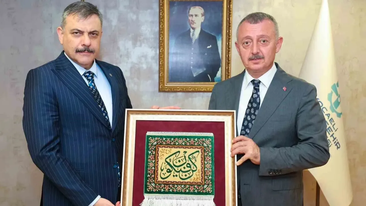Bakan Çiftçi’den Kocaeli’de akvaryum ve kütüphane ziyareti