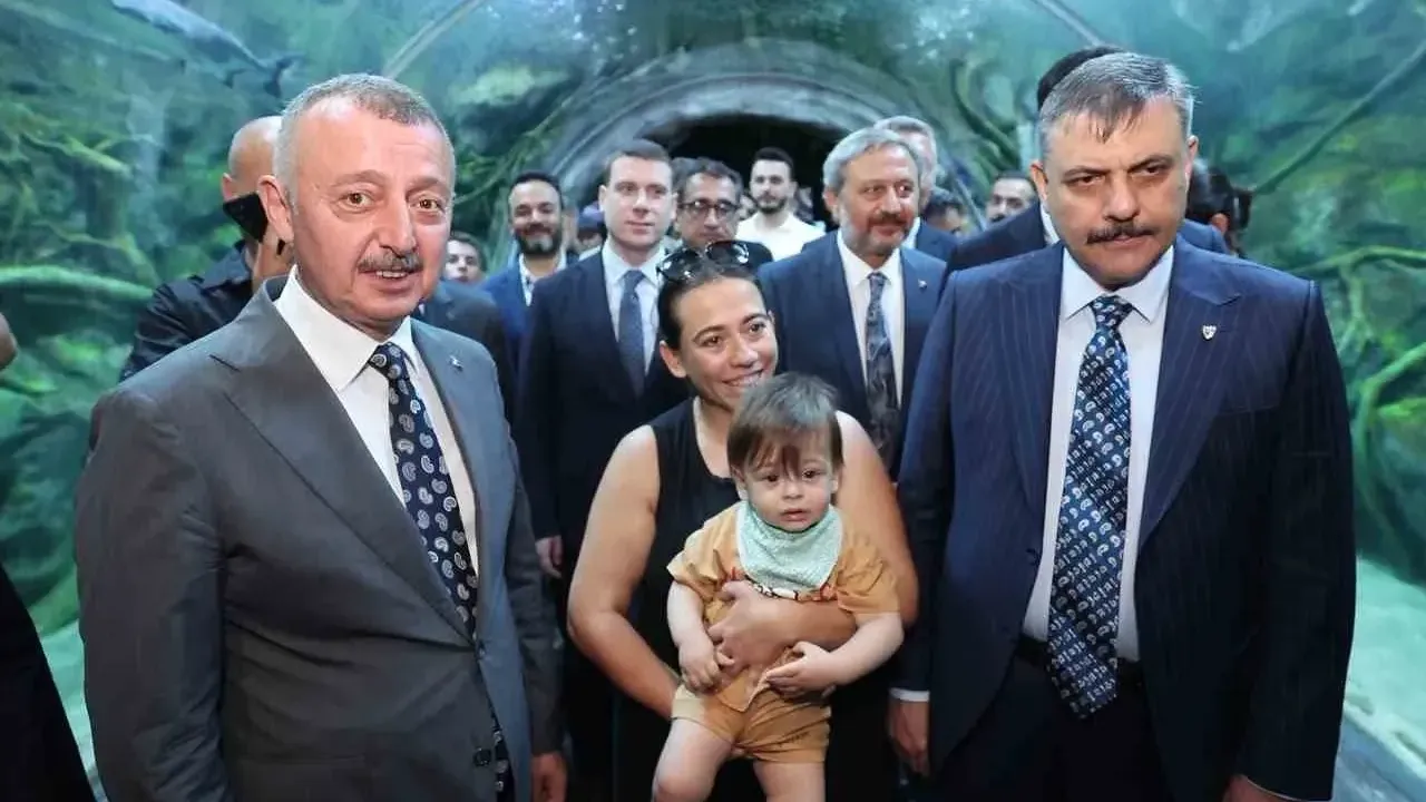 Bakan Çiftçi’den Kocaeli’de akvaryum ve kütüphane ziyareti