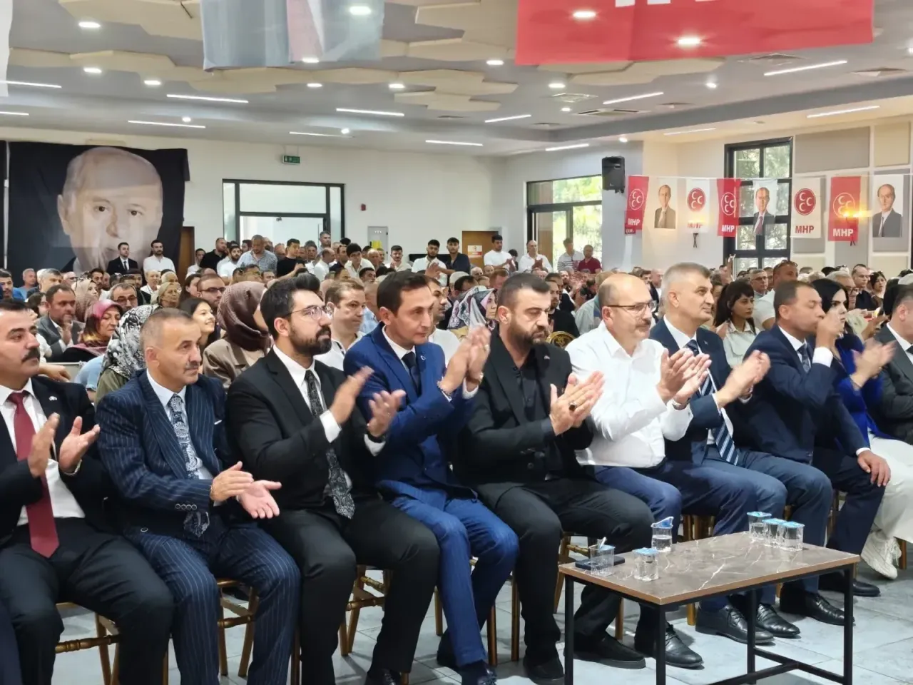 MHP İzmit'ten kongreleri gerçekleşen ilçelere destek!
