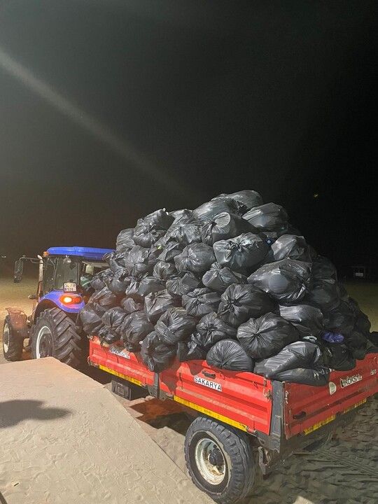 Tatilcilerin akınına uğrayan Kandıra’da 387 ton atık toplandı
