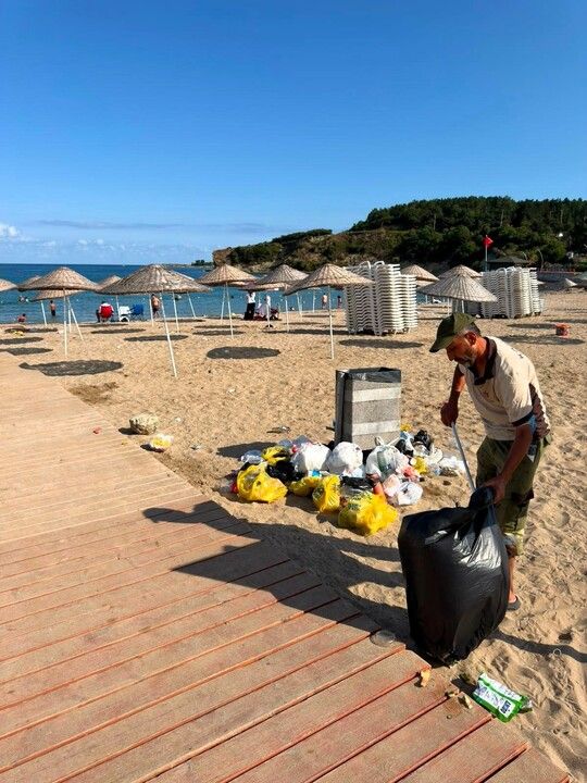 Tatilcilerin akınına uğrayan Kandıra’da 387 ton atık toplandı