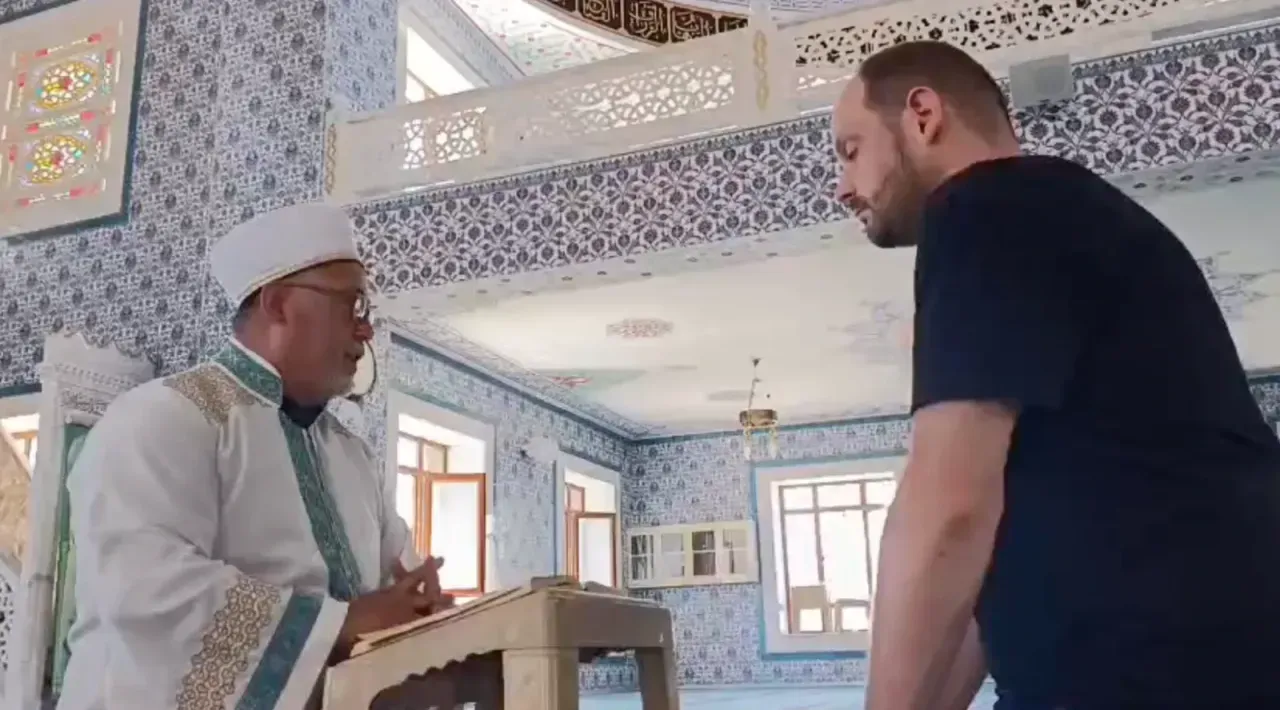Kocaeli'de Türk bayraklı nişan yapmıştı: Alman damat Müslüman oldu