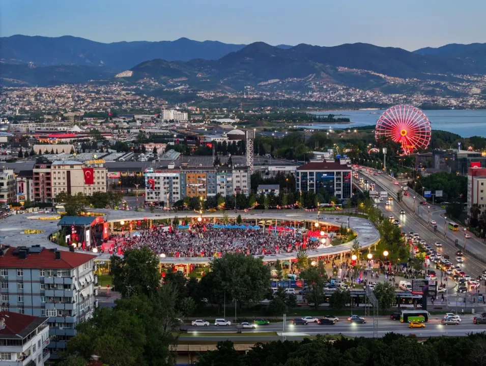 Kocaeli’nin meydanları sosyal hayatın merkezi oldu