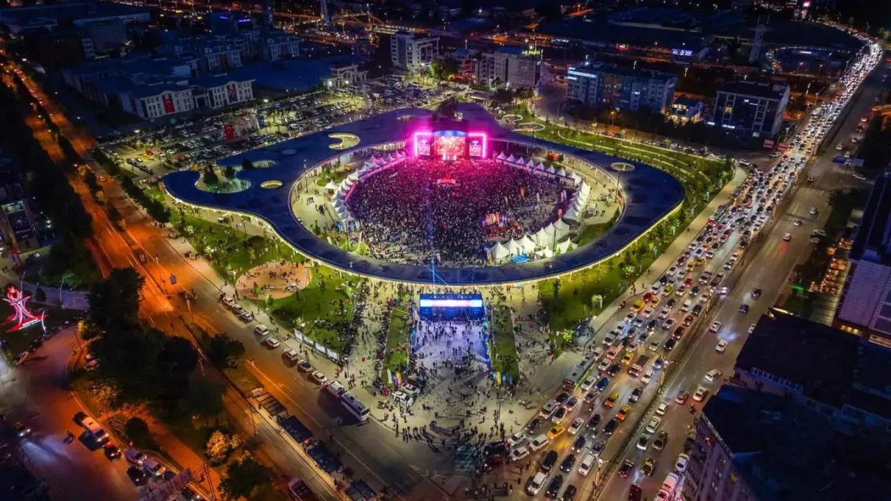 Kocaeli’nin meydanları sosyal hayatın merkezi oldu