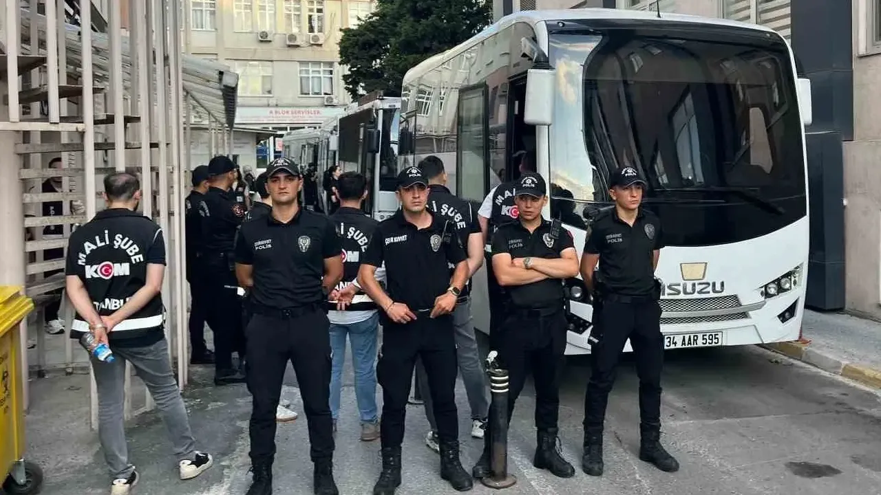 Gözaltına alınan şüpheliler, İstanbul’da sağlık kontrolünden geçirildi