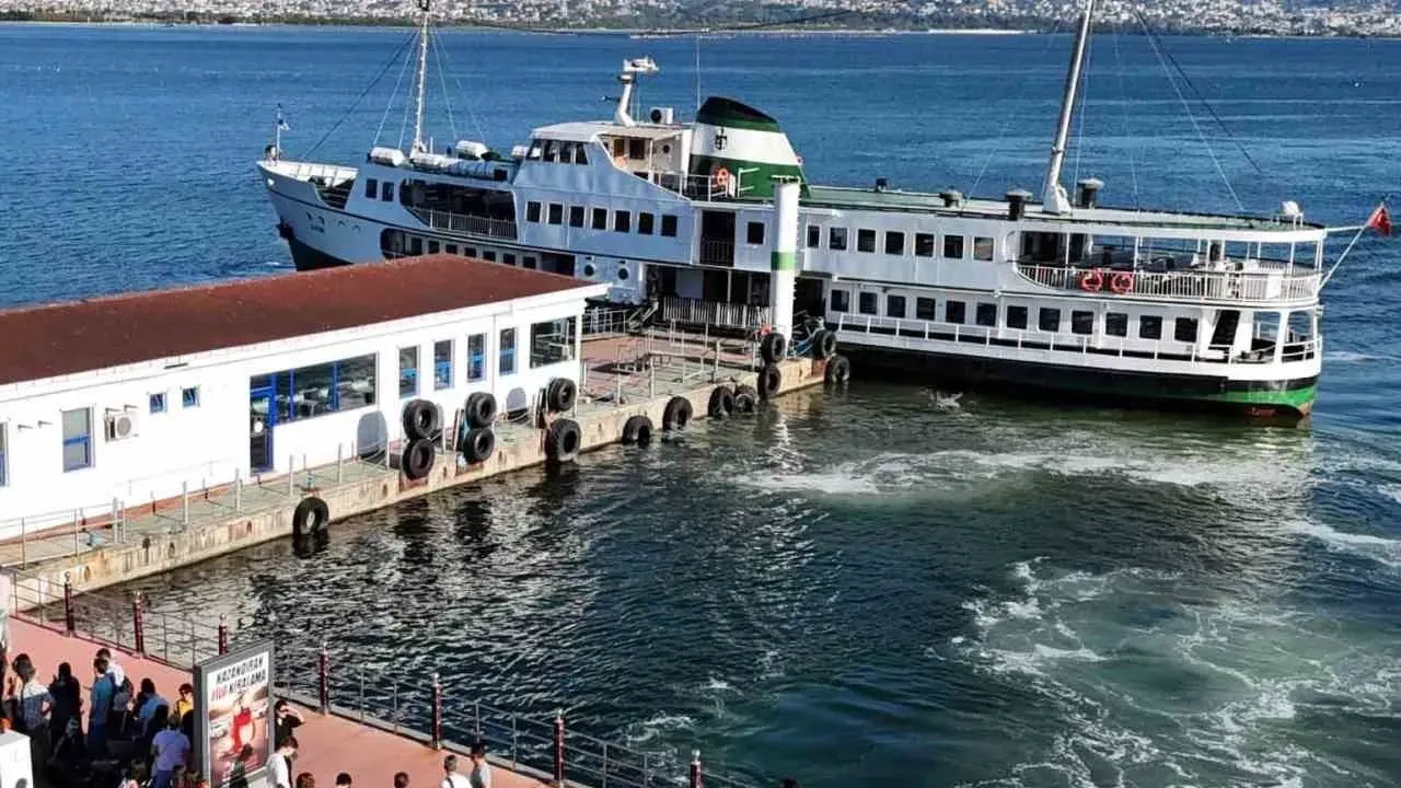 Vatandaşlar akın ediyor! İzmit Körfezi’nde yaz geceleri vapurla güzelleşiyor