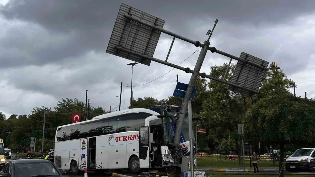İstanbul'da yolcu otobüsü dehşeti! 30 kişi yaralandı