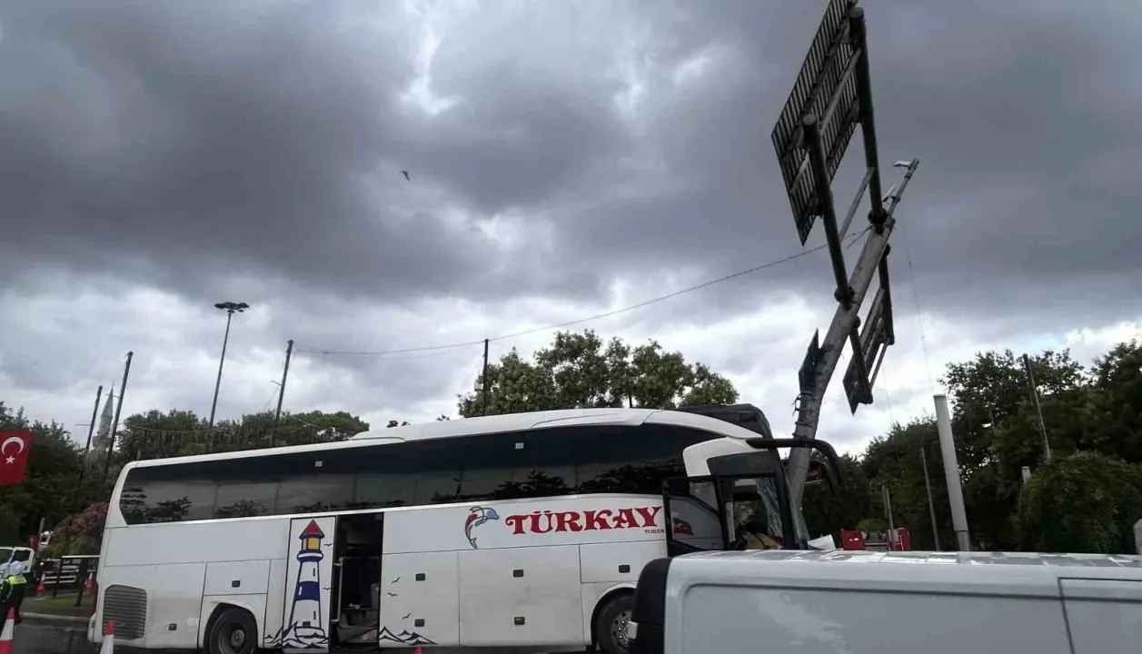 İstanbul'da yolcu otobüsü dehşeti! 30 kişi yaralandı