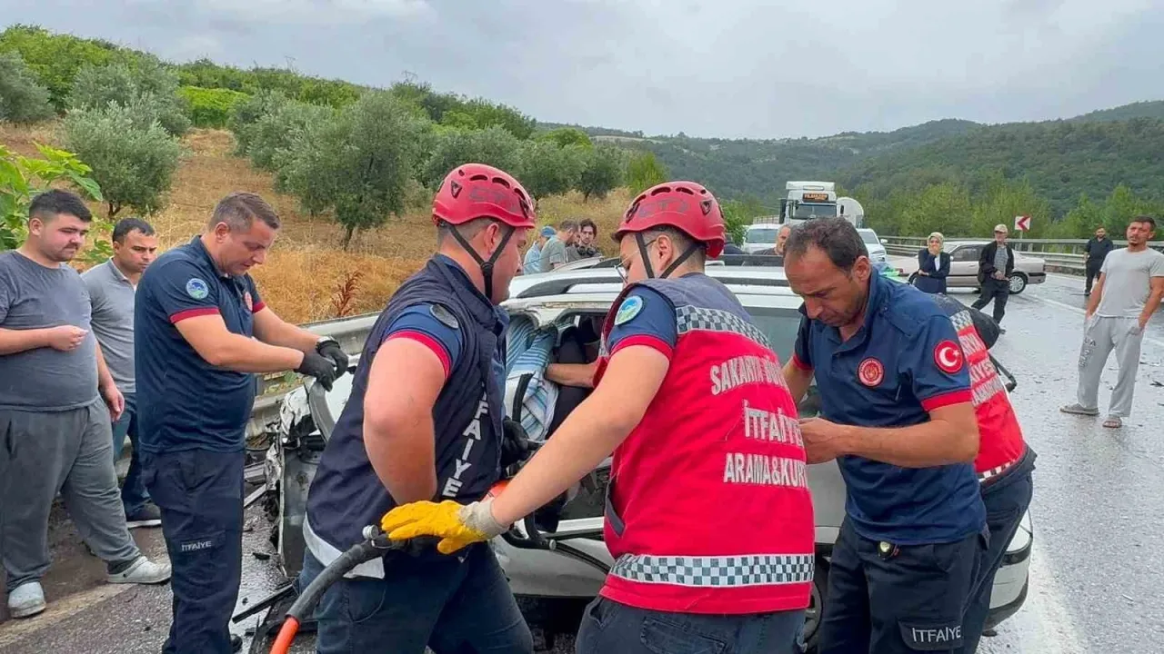Sakarya'da feci kaza: 1 ölü, 2 yaralı