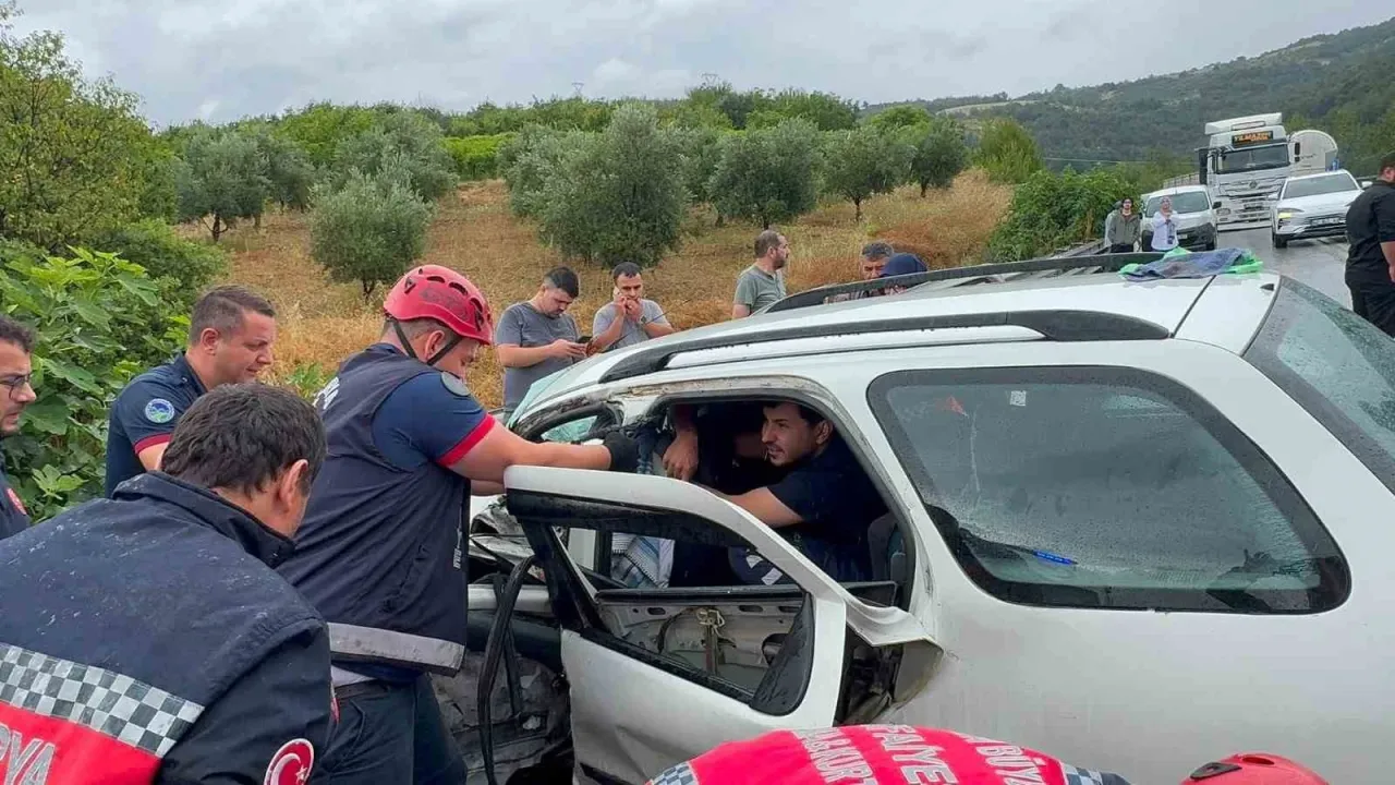 Sakarya'da feci kaza: 1 ölü, 2 yaralı