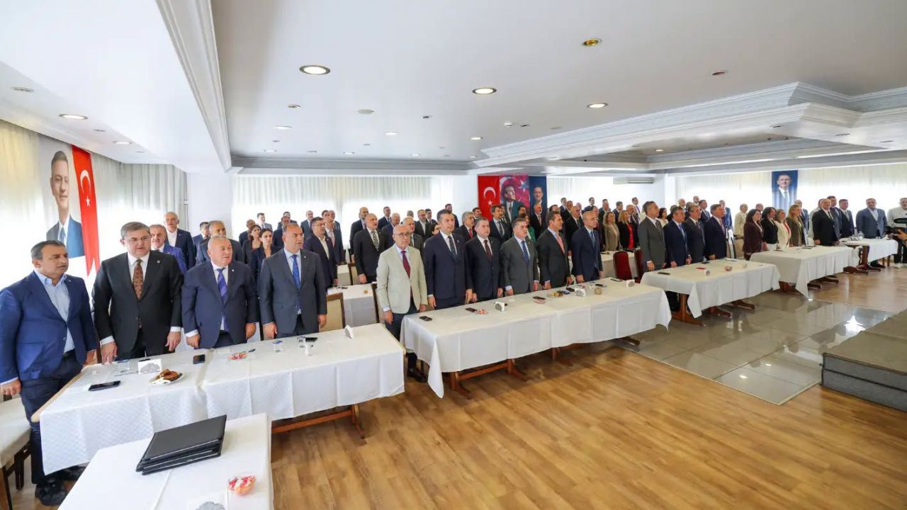 Kocaeli siyasetinde dikkat çeken gelişme! CHP'nin 3 milletvekili Yeni Parti'de