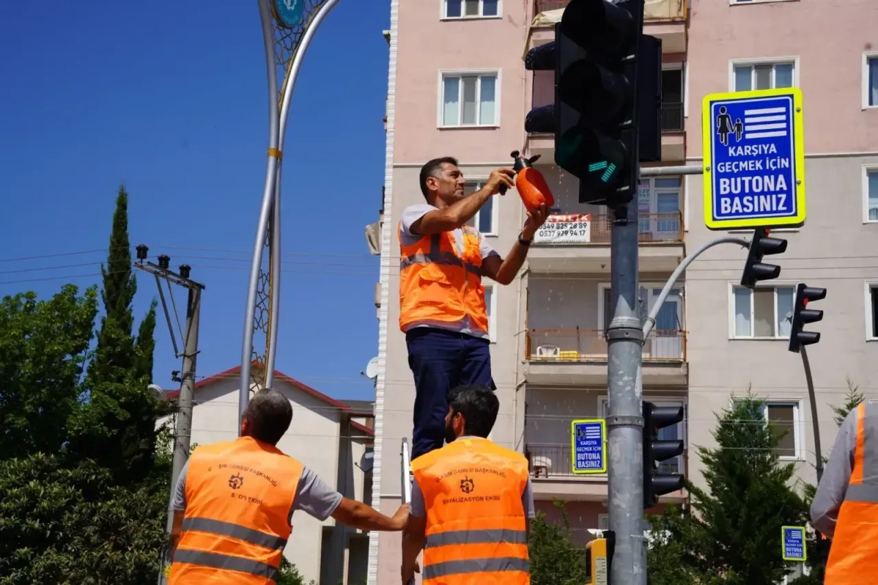Kocaeli’de 269 kavşakta yaz temizliği başladı