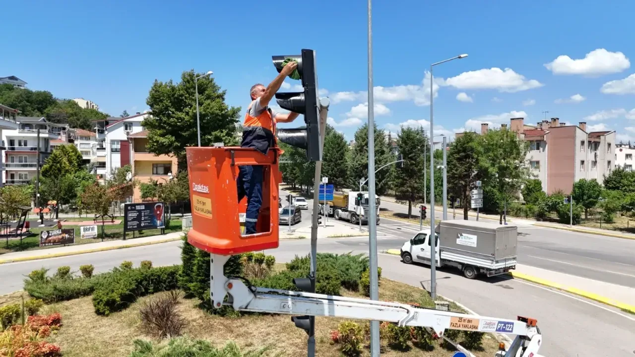 Kocaeli’de 269 kavşakta yaz temizliği başladı