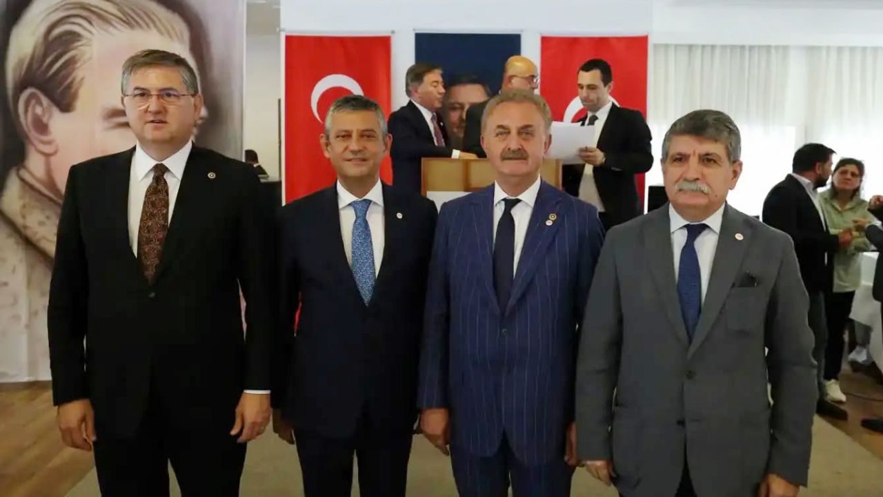 Kocaeli siyasetinde dikkat çeken gelişme! CHP'nin 3 milletvekili Yeni Parti'de