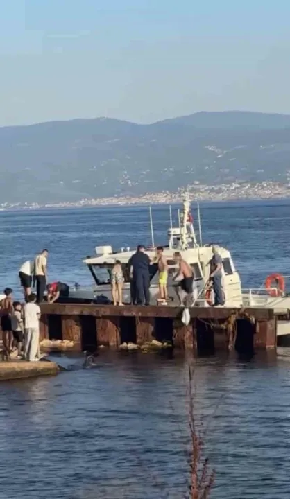 İzmit Körfezi'nde korku dolu anlar! Akıntıya kapılan 3 kişi kurtarıldı