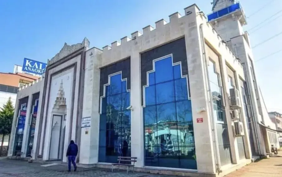 İzmit’te kahreden olay! Camide başörtüsüyle kendini astı