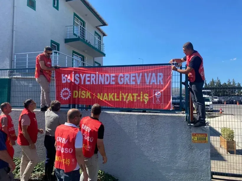 İşçiler pankartı astı, greve çıktı! O iş yerinde hareketlilik başladı