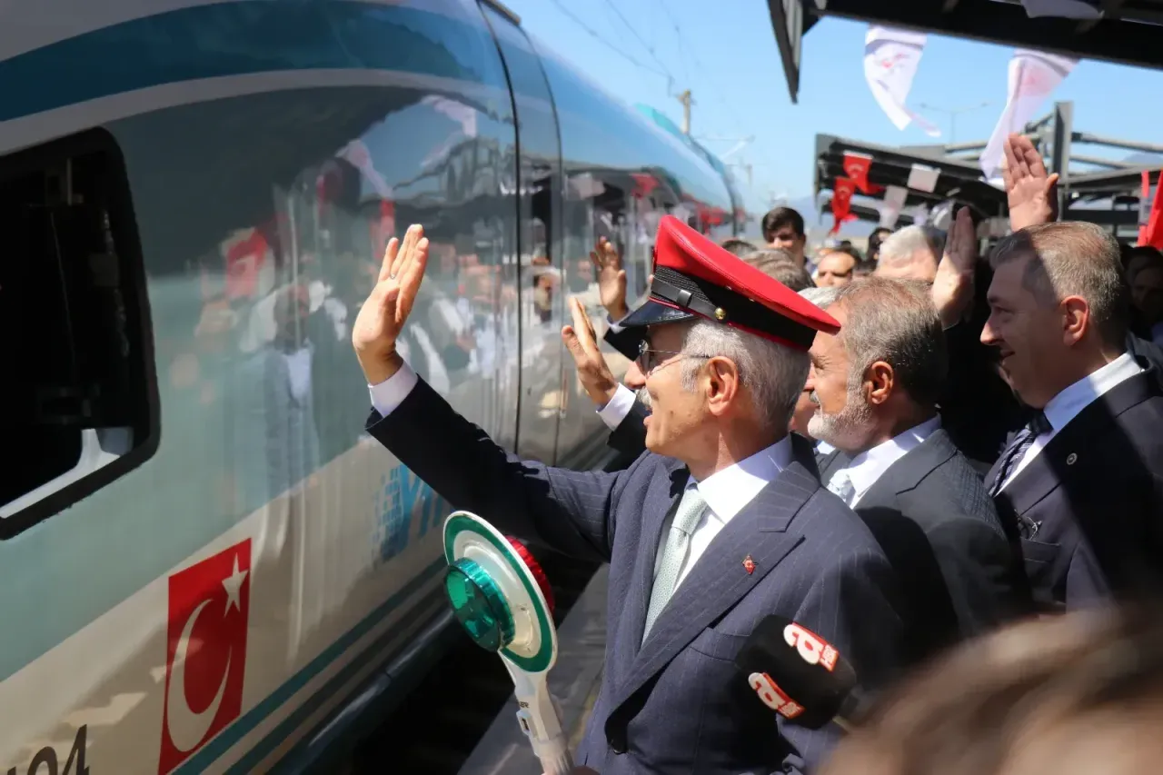 Kocaeli hattındaki YHT durağında yeni dönem! Resmen hizmete açıldı