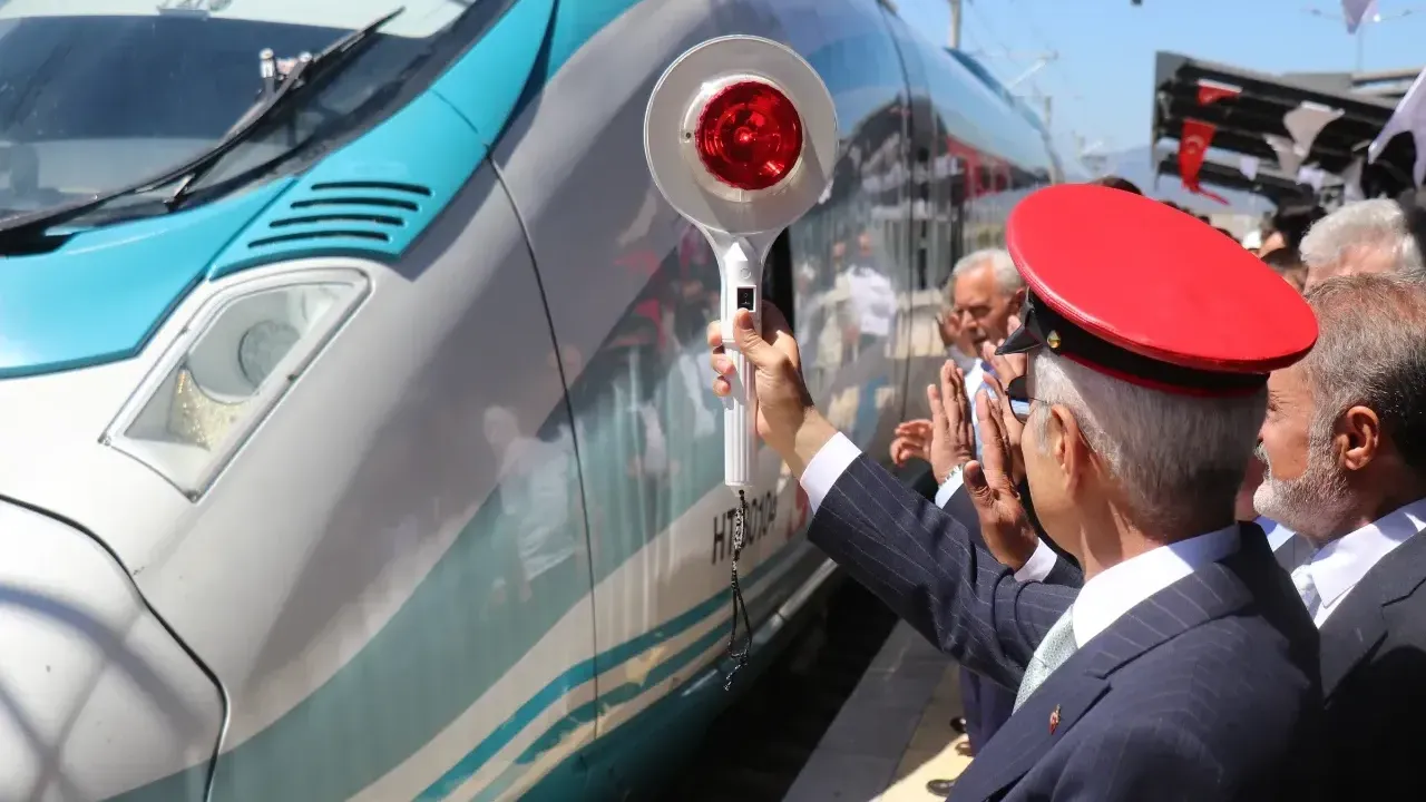 Kocaeli hattındaki YHT durağında yeni dönem! Resmen hizmete açıldı