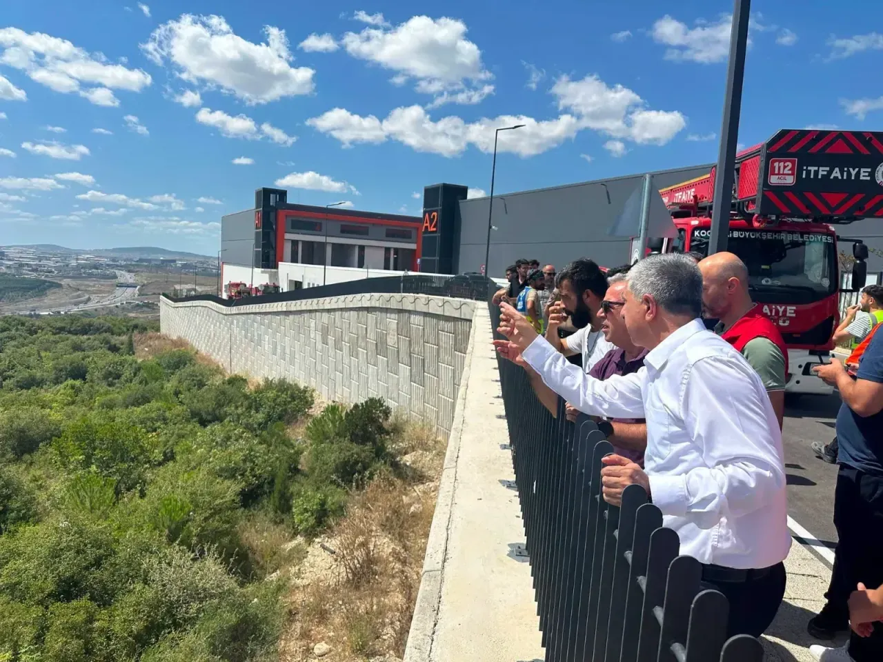 Dilovası Organize Sanayi Bölgesi’nde orman yangını çıktı