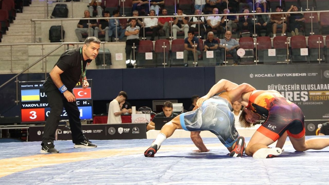 Kocaeli’de güreş şöleni sürüyor: 24 ülkeden 433 sporcu minderde buluştu