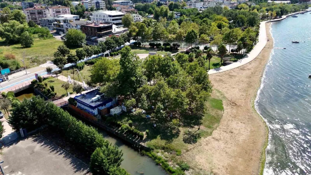 Antik Balık’ın dördüncü şubesi Başiskele Sahili’nde açıldı