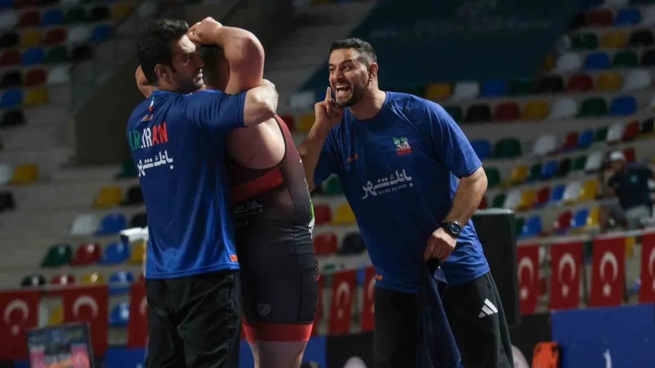 Kocaeli’deki uluslararası güreş turnuvası genç sporculara ilham oluyor