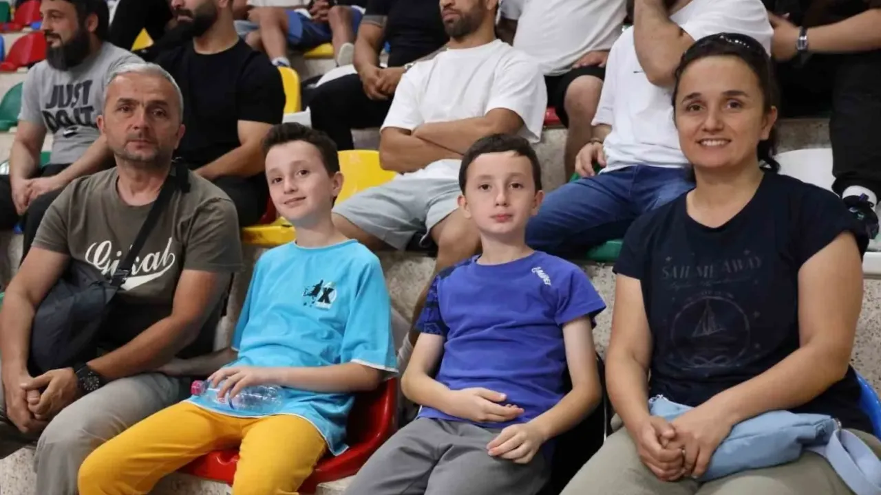 Kocaeli’deki uluslararası güreş turnuvası genç sporculara ilham oluyor