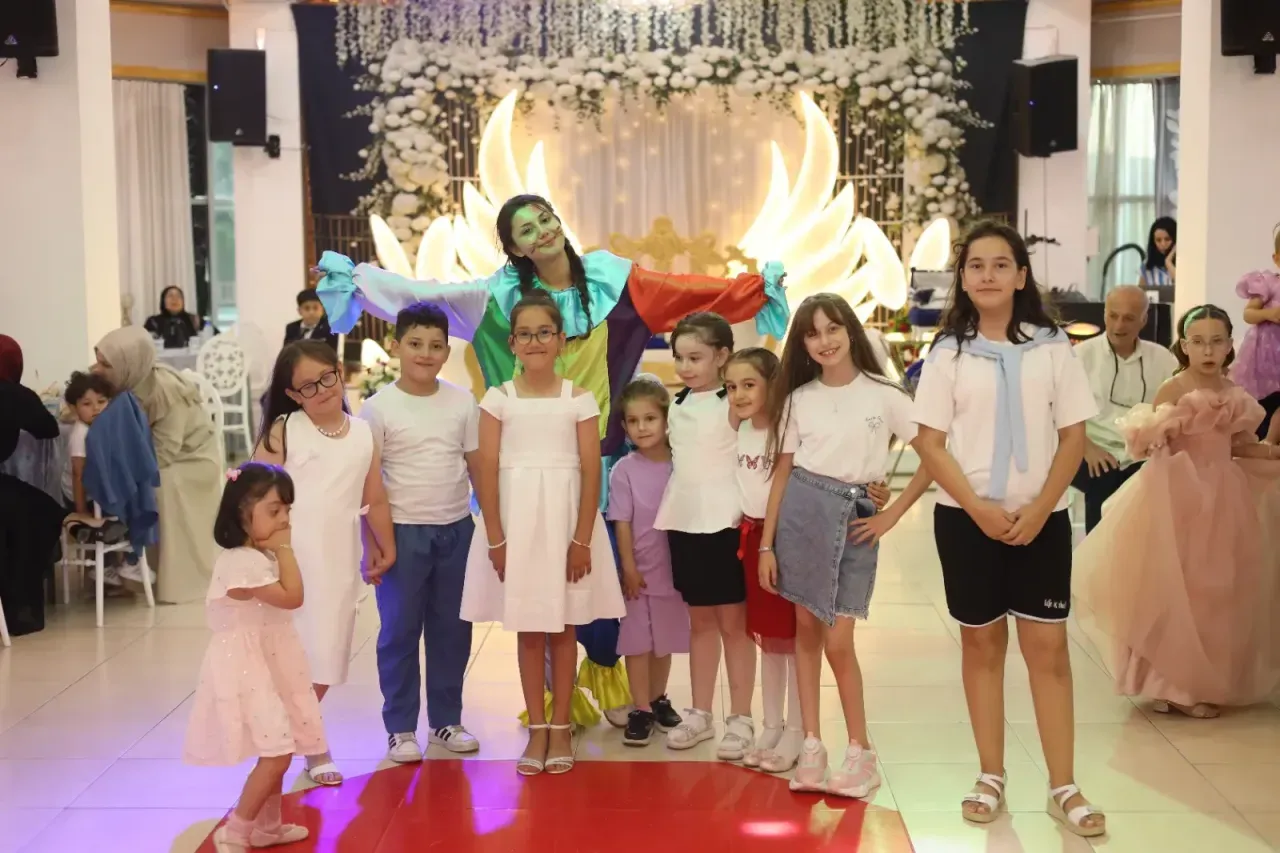 Tadik Ailesinin Mutlu Günü