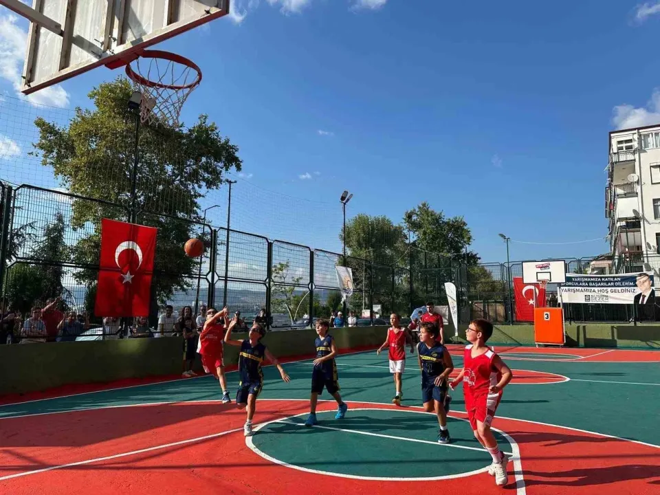 Gölcük’te basketbol şöleni sona erdi: 102 takım parkede buluştu